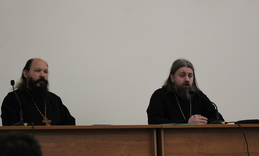 Протоиерей Алексей Михеев и иерей Никола Бобков были ведущими встречи старообрядцев