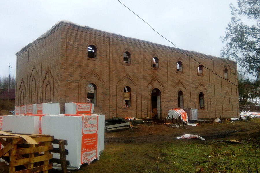 Строительство старообрядческой поморской церкви в Крестцах