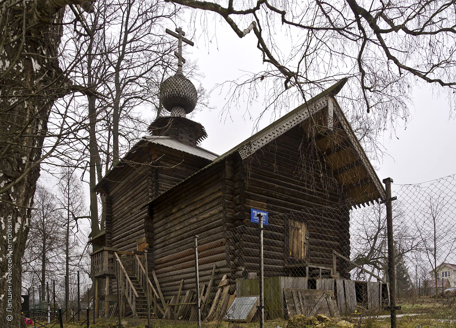 Никольская церковь 1689 года из села Васильевского