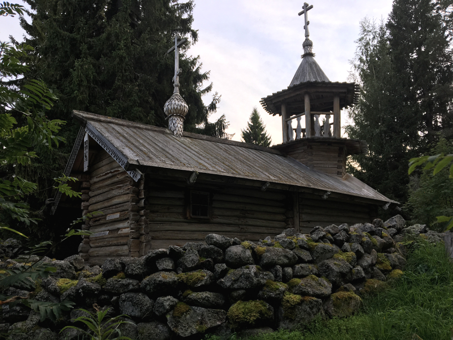 Часовня Варлаама Хутынского начала XIX века в деревне Подъельники