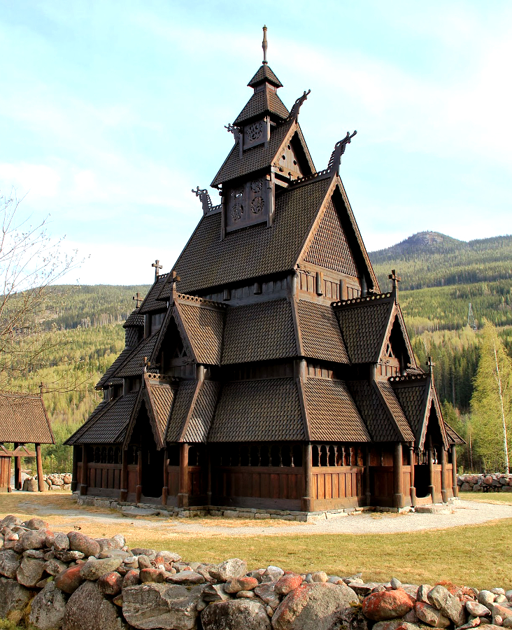 Ставкирка XIII века в комунне Гуль (провинция Бускеруд, Норвегия)