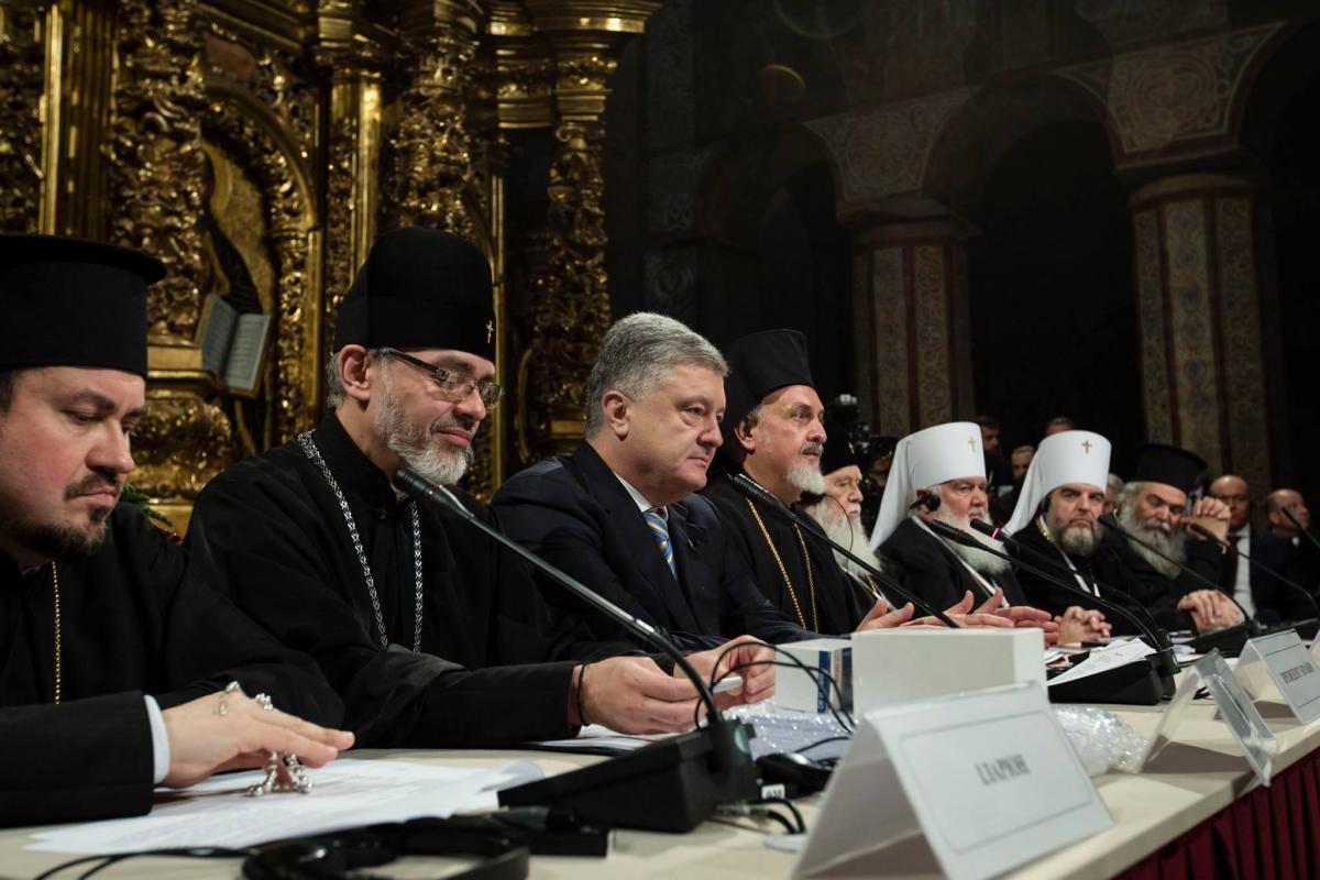 Президиум Объединительного собора поместной Украинской православной церкви. Фото Администрации Президента Украины 