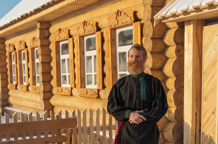 Дома в Парке сказов под Арамилем построены по всем правилам русских традиций