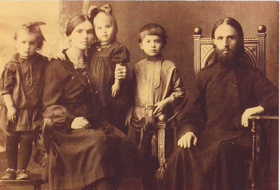 О. Федор Торлин с семьей. Киев, до 1930 г.