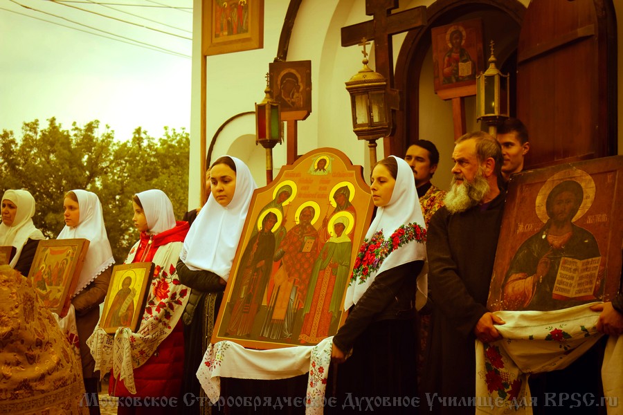 Молебен возле часовни мученицы и исповедницы Феодоры и иже с нею в Боровске пострадавших