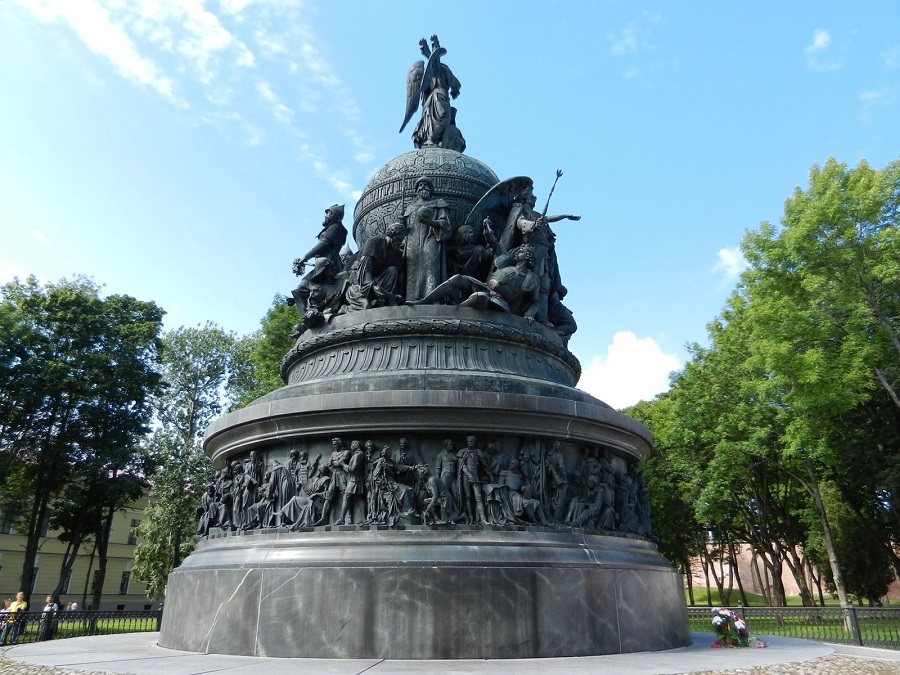 Памятник «Тысячелетие России» в Великом Новгороде 