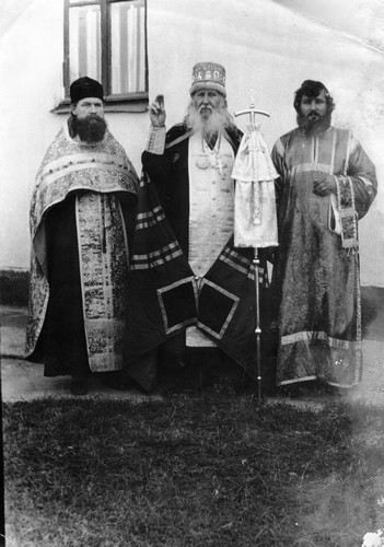 Епископ Тимон, иерей Симон Килин (ныне епископ Силуян) и диякон Константин Андроников 