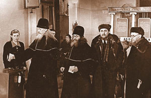 Архиепископ Иринарх и епископ Геронтий на выборах в Верховный совет