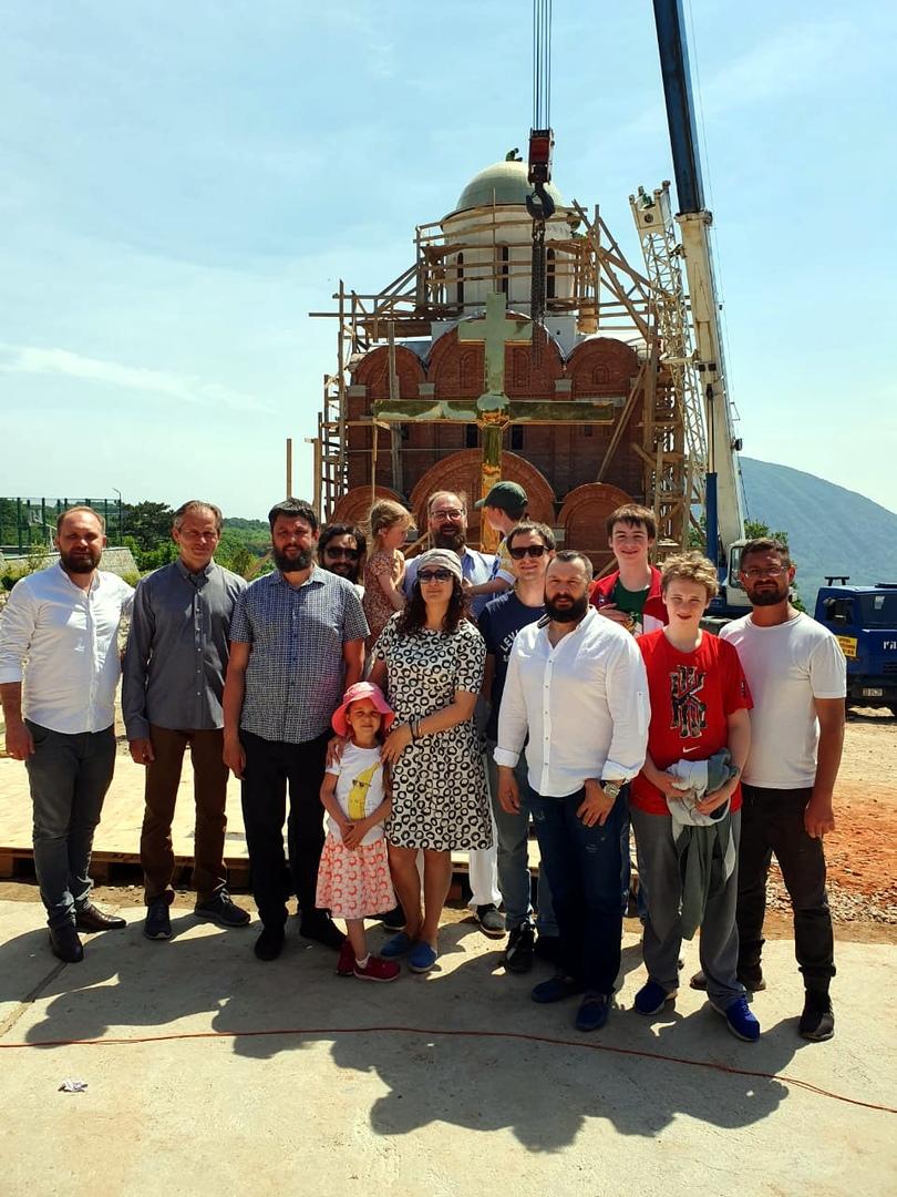 В Крыму установлен крест на купол старообрядческого храма